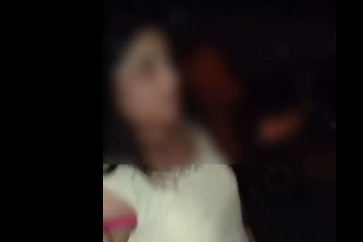 Threesome in Car Video Viral: शिक्षा विभाग के अधिकारी और प्रिंसिपल कार में कर रहे थे थ्रीसम, पत्नी ने पकड़ा रंगे हाथों, वीडियो हो रहा वायरल