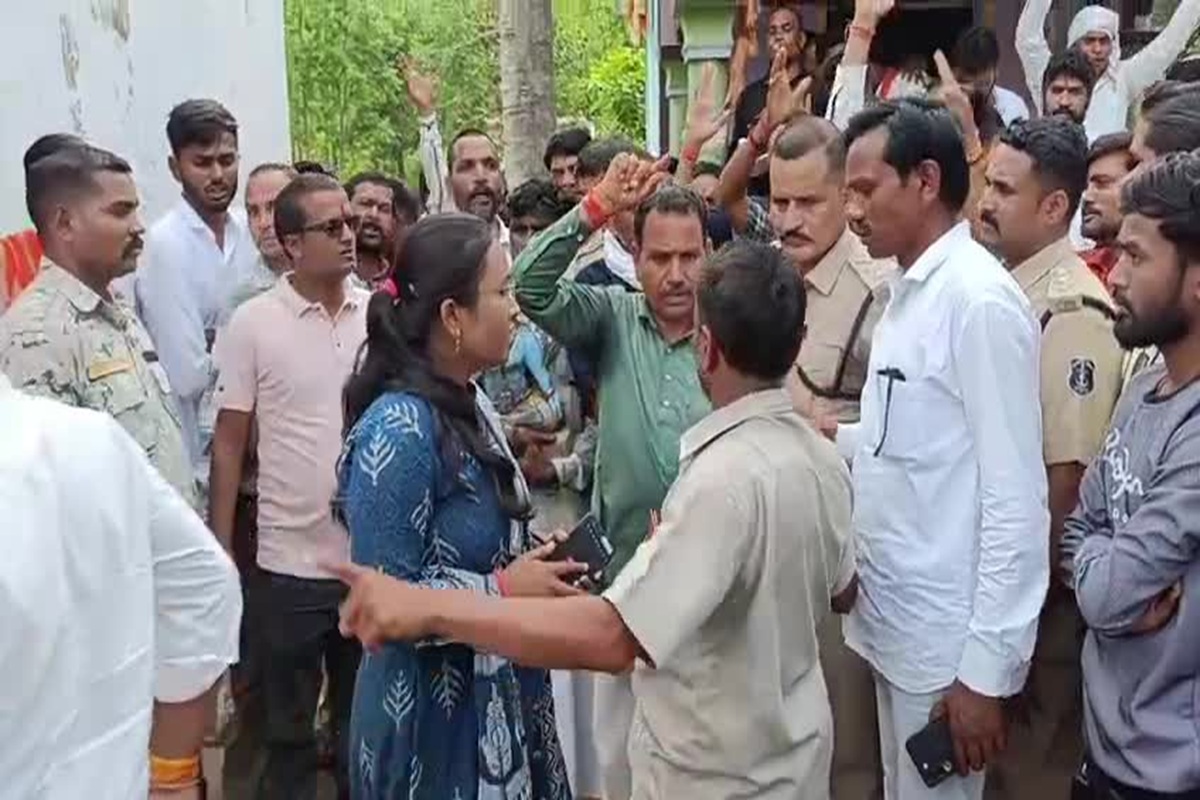 Kawardha News: कवर्धा में फिर मचा बवाल! भगवान शिव की मूर्ति खंडित करने पर तनाव, बड़ी संख्या में पुलिस फोर्स तैनात