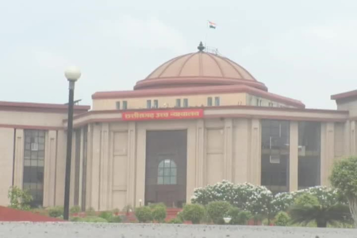 Bilaspur News: दुकानों पर चाकूओं की बिक्री और चाकूबाजी की घटनाओं पर हाईकोर्ट ने लिया संज्ञान, मुख्य सचिव से लेकर गृह विभाग के प्रमुख सचिव तक बनाए गए पक्षकार