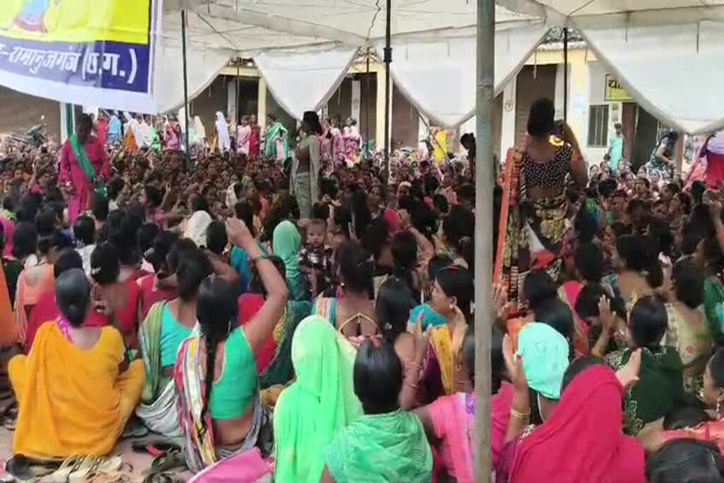 Anganwadi workers be regularized in Chhattisgarh, image source: ibc24