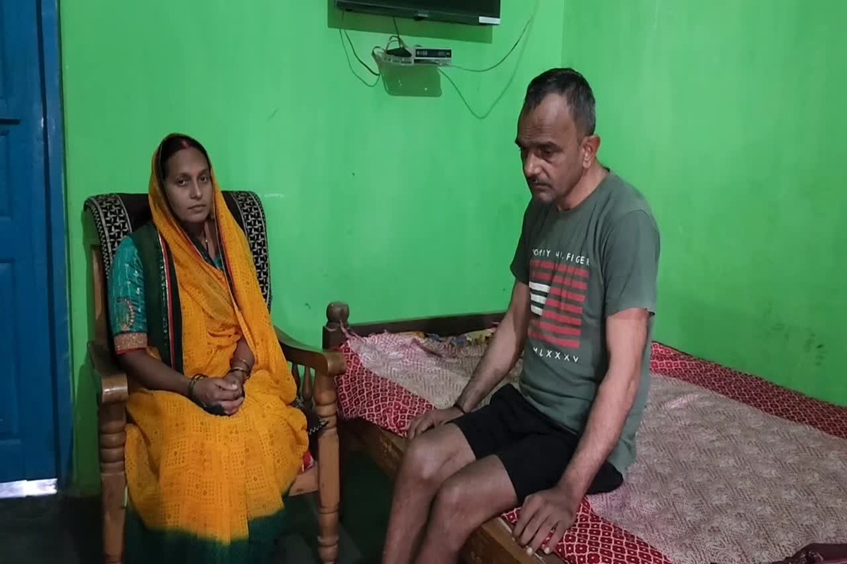 Surajpur News: भाजपा नेता ने की इच्छामृत्यु की मांग: पीड़ित के घर पहुंचे मंत्री, विधायक, जिलाध्यक्ष समेत कई नेता, रंग लाई IBC24 की मुहिम..जानें पूरा मामला