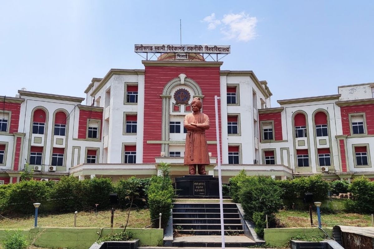 Bhilai News: छत्तीसगढ़ के इस कॉलेज में बड़ी गड़बड़ी, परीक्षार्थियों को दे दिया दूसरे विषय का पर्चा, परीक्षा हाल में पेपर देख छात्रों के होश उड़े