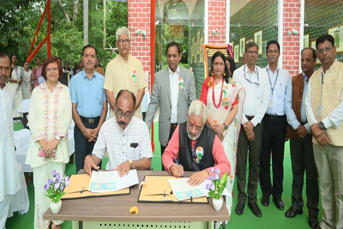 CG News: छत्तीसगढ़ की जनजातियों पर शोध और अनुसंधान की खुली राह, GGU और TRKC के बीच हुआ MOU, मिलेंगे ये फायदें