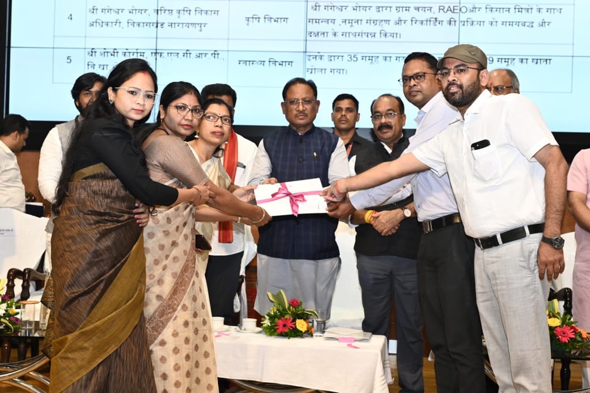 CG News: बेहतरीन काम करने वाले 2 आकांक्षी जिलों और 6 विकासखंडों को मिला गोल्ड मेडल, सीएम साय ने किया सम्मानित, कही ये बड़ी बात