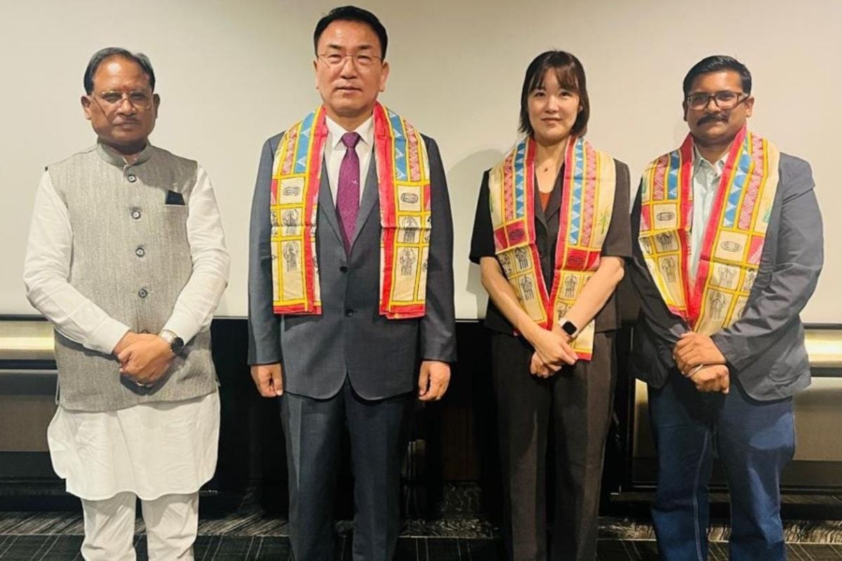 CG News: CM विष्णुदेव साय का दक्षिण कोरिया में निवेश आमंत्रण, छत्तीसगढ़ को स्वच्छ ऊर्जा और लॉजिस्टिक्स में मिलेगा बढ़ावा