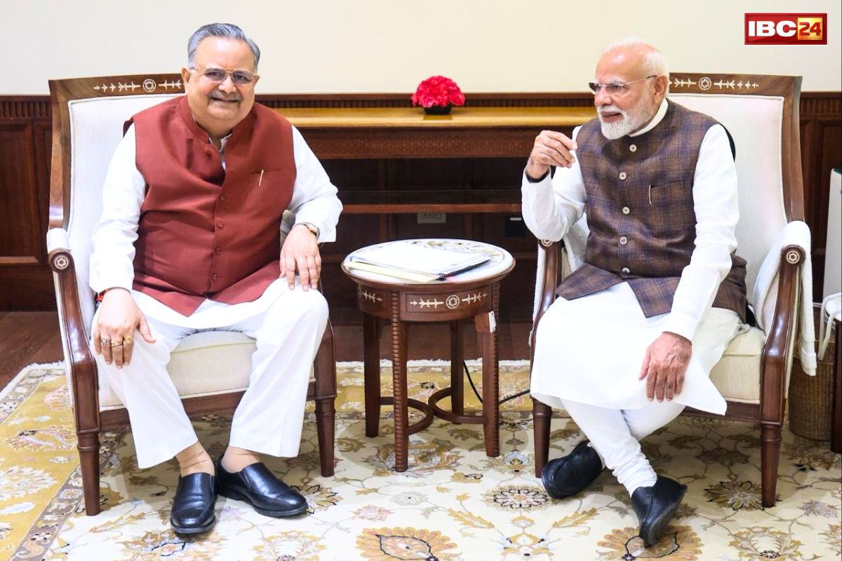 Dr Raman Singh: कैबिनेट विस्तार से पहले विस अध्यक्ष डॉ रमन सिंह पहुंचे दिल्ली.. PM नरेंद्र मोदी से की भेंट-मुलाक़ात, जानें क्या हुई चर्चा..