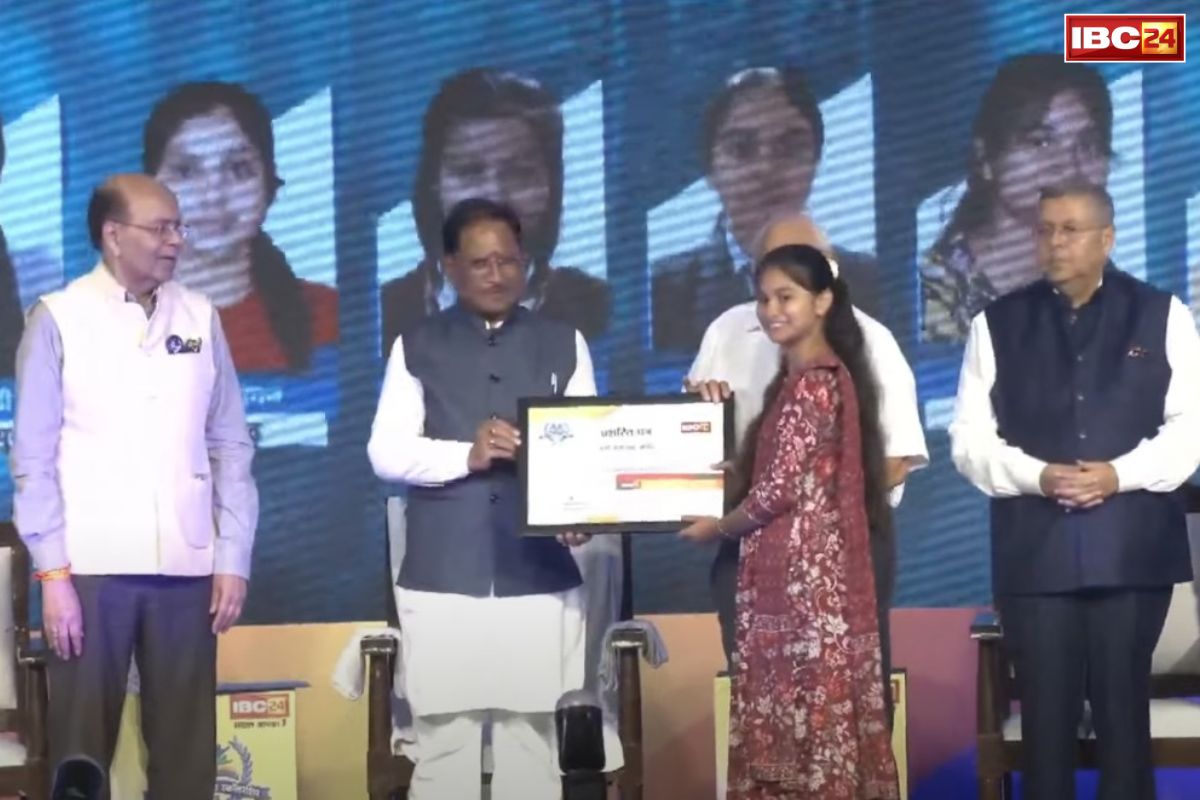 IBC24 Swarna Sharda Scholarship 2025: ग्रामीण परिवेश से निकलकर ग्रेसी साहू ने रचा कीर्तिमान, बालोद की बेटियों के लिए बनी प्रेरणा, IBC24 ने स्वर्ण शारदा स्कॉलरशिप देकर किया प्रोत्साहित