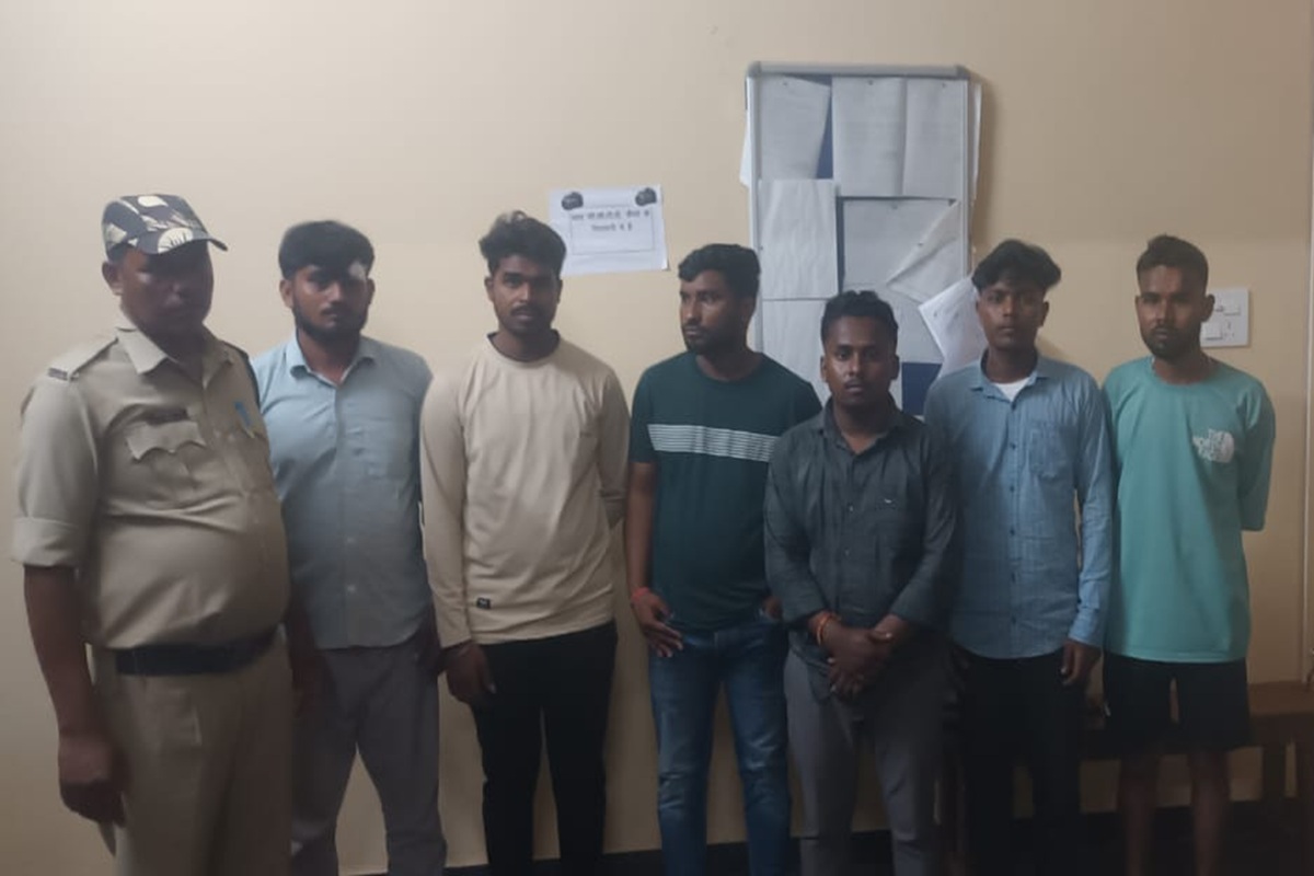 Gariaband Ghatarani Waterfall: घटारानी वाटरफॉल में बदमाशों का आतंक, लड़कियों के साथ सरेआम किया ऐसा काम, CCTV कैमरे में कैद हुई वारदात