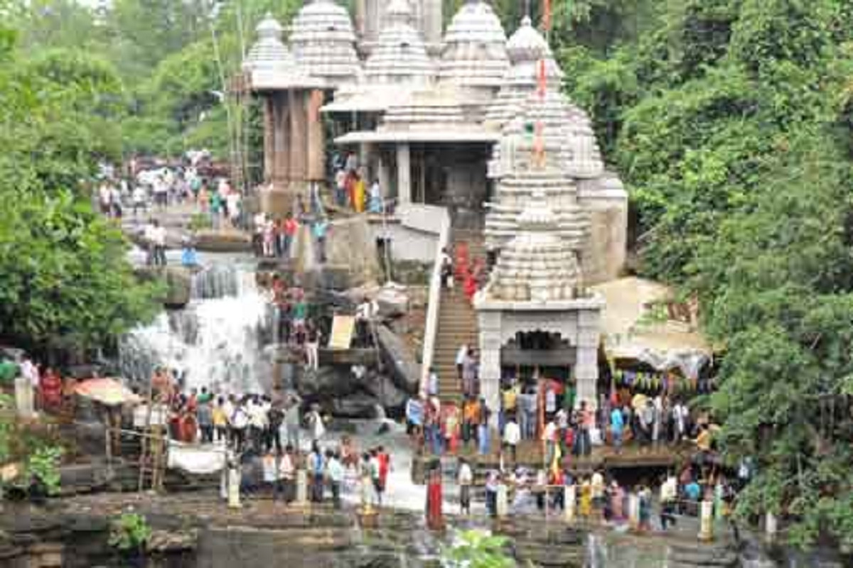 Ghatarani Waterfall Incident: घटारानी वाटरफॉल में हंगामा! लड़कियों और महिलाओं के साथ अभद्रता और मारपीट, CCTV में कैद हुई वारदात, 6 आरोपी गिरफ्तार