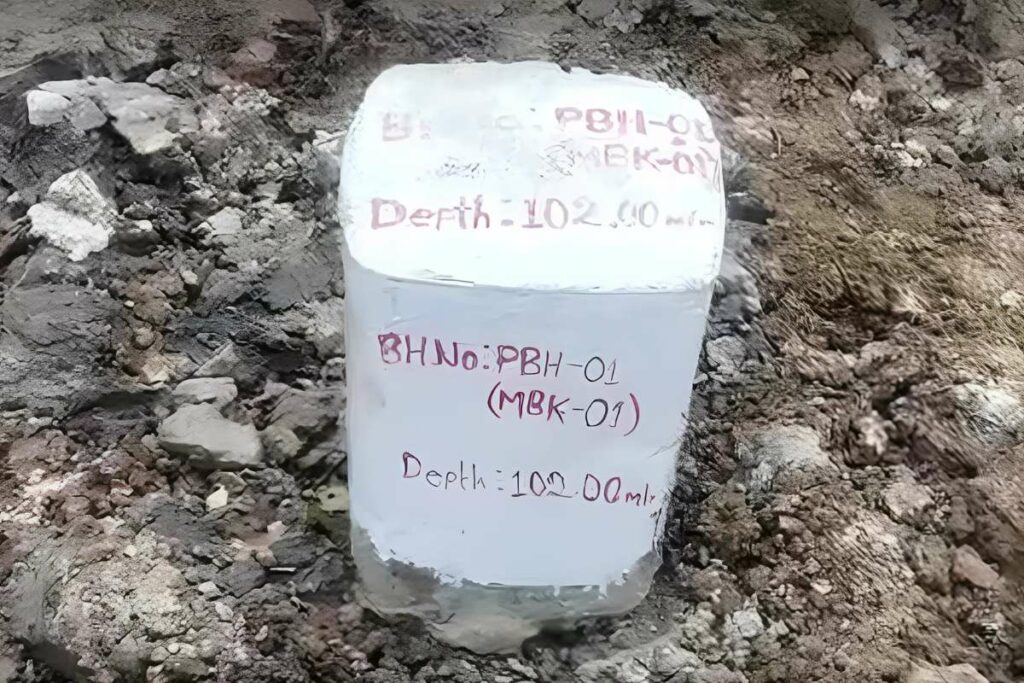 Gold Reserve in India: चिल्फी घाटी से 180 किलोमीटर दूर मिला सोने का विशाल भंडार...250 एकड़ में है फैला? Image Source: IBC24