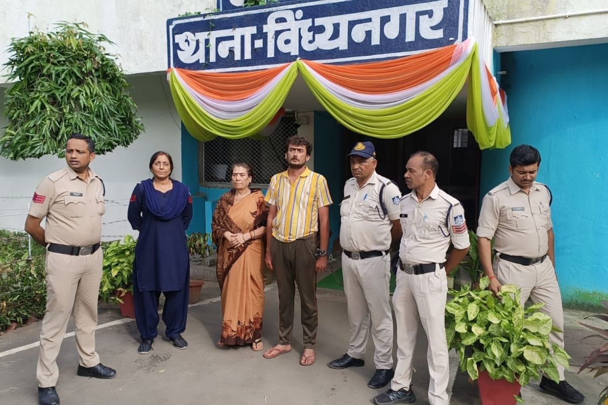 Husband Killed Wife: पति ने पत्नी की हत्या कर शव प्रयागराज में जलाया, लापता परिवार का रहस्य खुला, पुलिस ने आरोपी गिरफ्तार