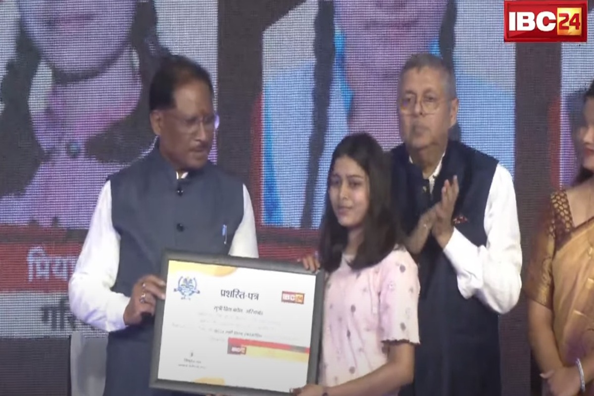 IBC24 Swarna Sharda Scholarship 2025: प्रिया बघेल बनीं गरियाबंद की टॉपर, 93.6% अंकों के साथ रचा इतिहास, IBC24 ने स्वर्ण शारदा स्कॉलरशिप देकर किया प्रोत्साहित