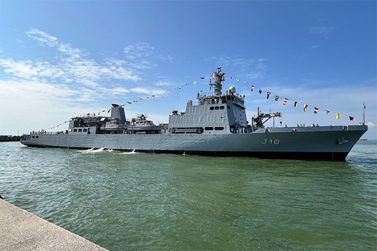 Indian Navy Recruitment 2025: अब 10वीं पास भी बन सकते हैं नेवी मैन, 1250 से ज्यादा पदों पर भर्ती शुरू, जानें कब और कैसे करें आवेदन
