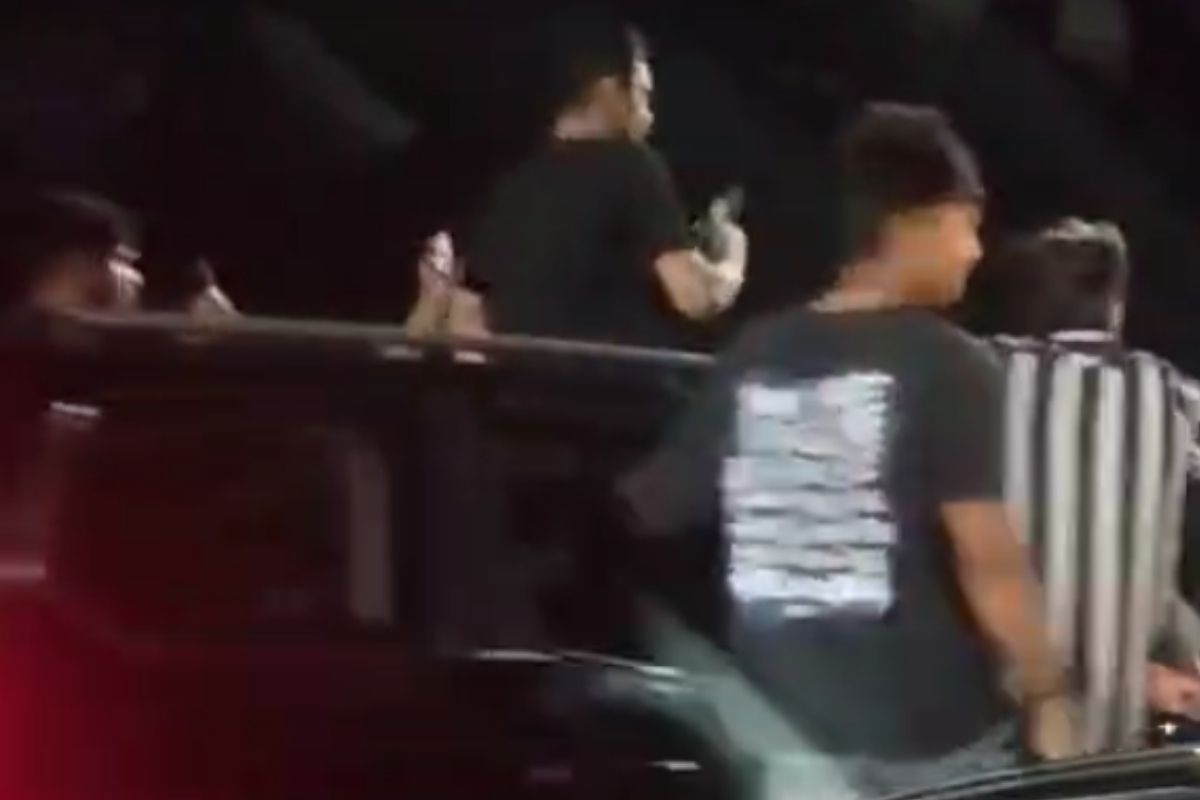 Jabalpur News: गेट से लटकते, छत पर बैठते युवक… सबसे बड़े फ्लाईओवर पर युवकों की खतरनाक स्टंटबाजी, वायरल हुआ रोंगटे खड़े कर देने वाला वीडियो