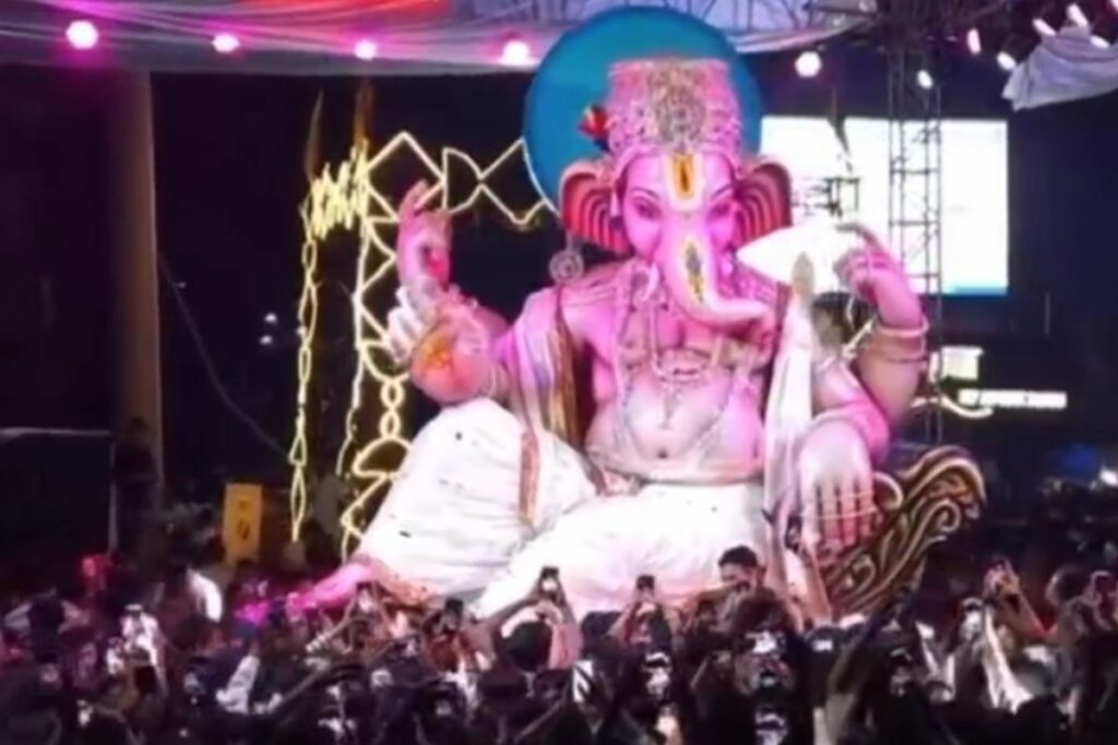 Korba News, Katghora ke Raja 2025, Ganesh Utsav Katghora, Korba Ganesh festival news, 21 feet Ganesh idol, 110 feet pandal Chhattisgarh, Jay Dev Ganesh Utsav Samiti, Padmanabhaswamy temple theme pandal, Katghora Ganesh Visarjan,