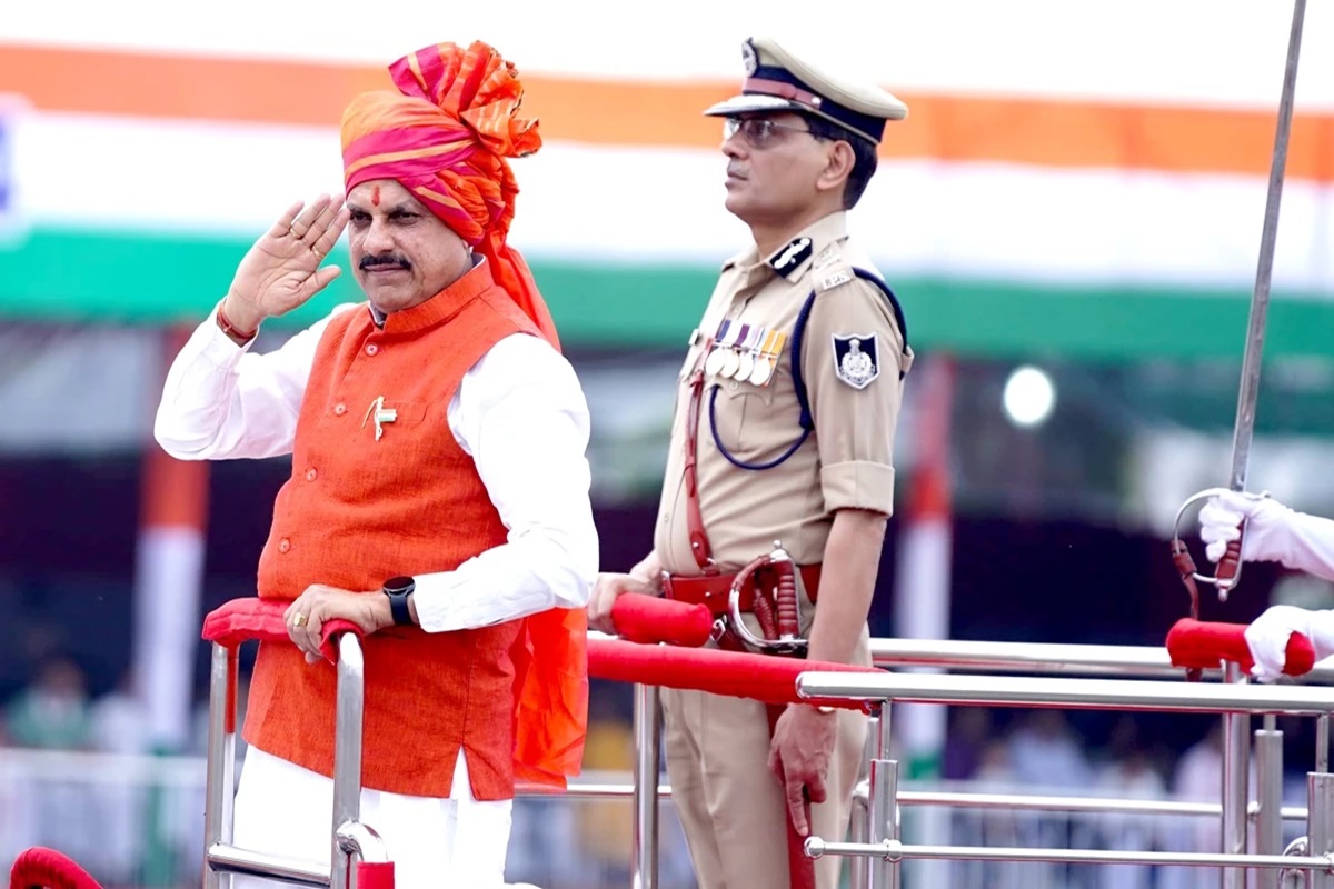 MP News: जिलों में ध्वजारोहण के लिए MP सरकार ने जारी मुख्य अतिथियों की सूची, सीएम यादव भोपाल में तो डिप्टी सीएम देवड़ा जबलपुर करेंगे ध्वजारोहण