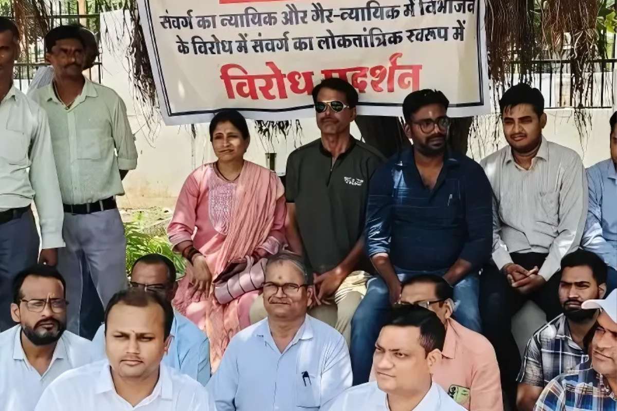 MP Tehsildar Strike News: हड़ताल कर रहे तहसीलदार, नायब तहसीलदारों पर गिरेगी गाज, राजस्व विभाग ने मांगी जानकारी, दिए ​कार्रवाई के निर्देश