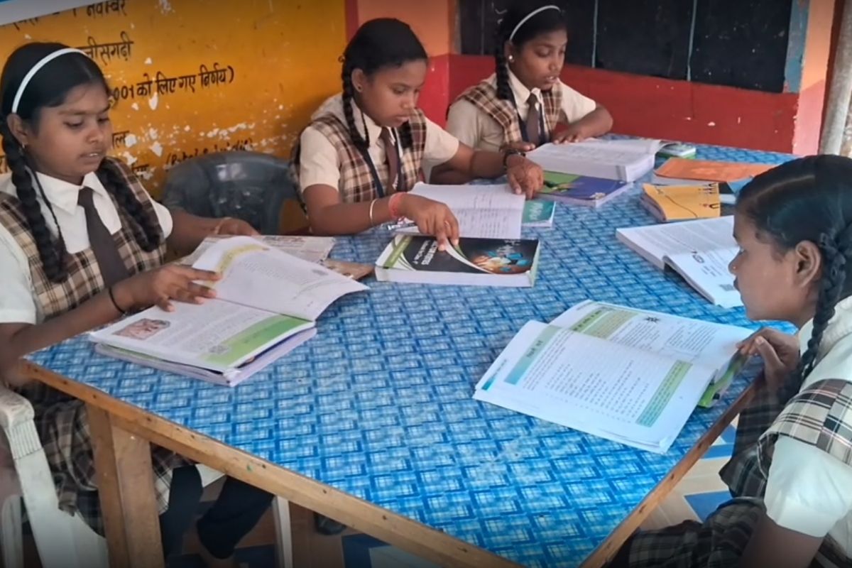 Mahasamund News: छत्तीसगढ़ में शिक्षा विभाग की बड़ी लापरवाही! 5433 छात्रों को पांच महीने बाद भी नहीं मिली बोर्ड मार्कशीट, नए सत्र में एडमिशन पर संकट