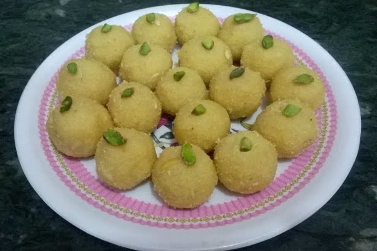 Mandsaur News: रक्षाबंधन पर मावे के लड्डू खाने से 9 लोग बीमार, उल्टी, दस्त और पेट दर्द होने पर अस्पताल में भर्ती