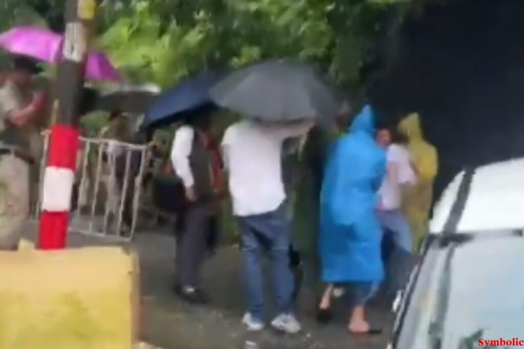 Nainital Zila Panchayat Election Video: जिला पंचायत सदस्यों की लाइव किडनैपिंग / Image Source: Viral Video