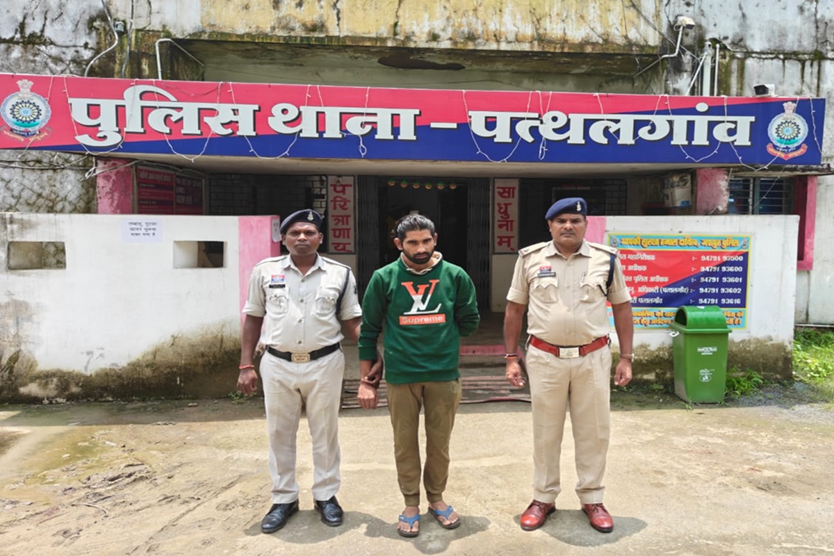 Pathalgaon Child Pornography Case: चाइल्ड पोर्नोग्राफी मामले में पुलिस की बड़ी कार्रवाई, अश्लील वीडियो अपलोड करने वाला आरोपी रायपुर से गिरफ्तार