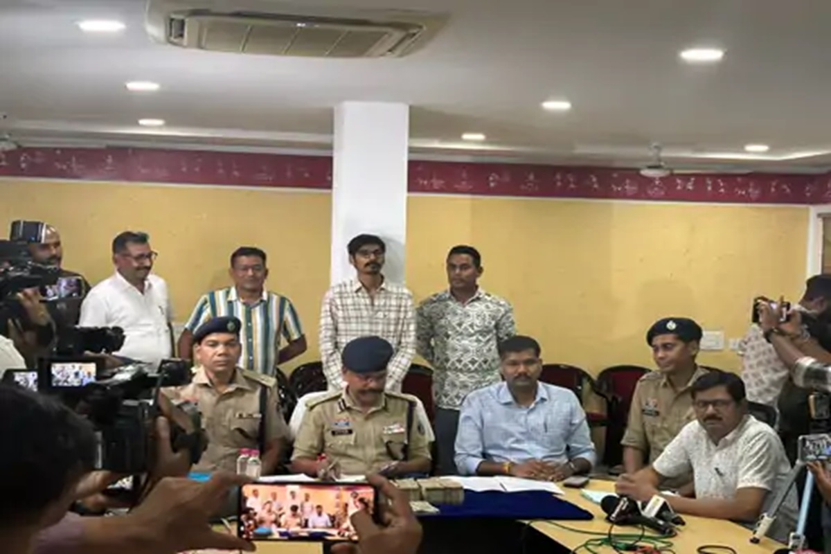 Raipur News: राजधानी में 15 लाख की लूट की वारदात निकली फर्जी, इस वजह से कारोबारी ने खुद रची थी झूठी कहानी, अब पुलिस ले सकती है ये बड़ा एक्शन