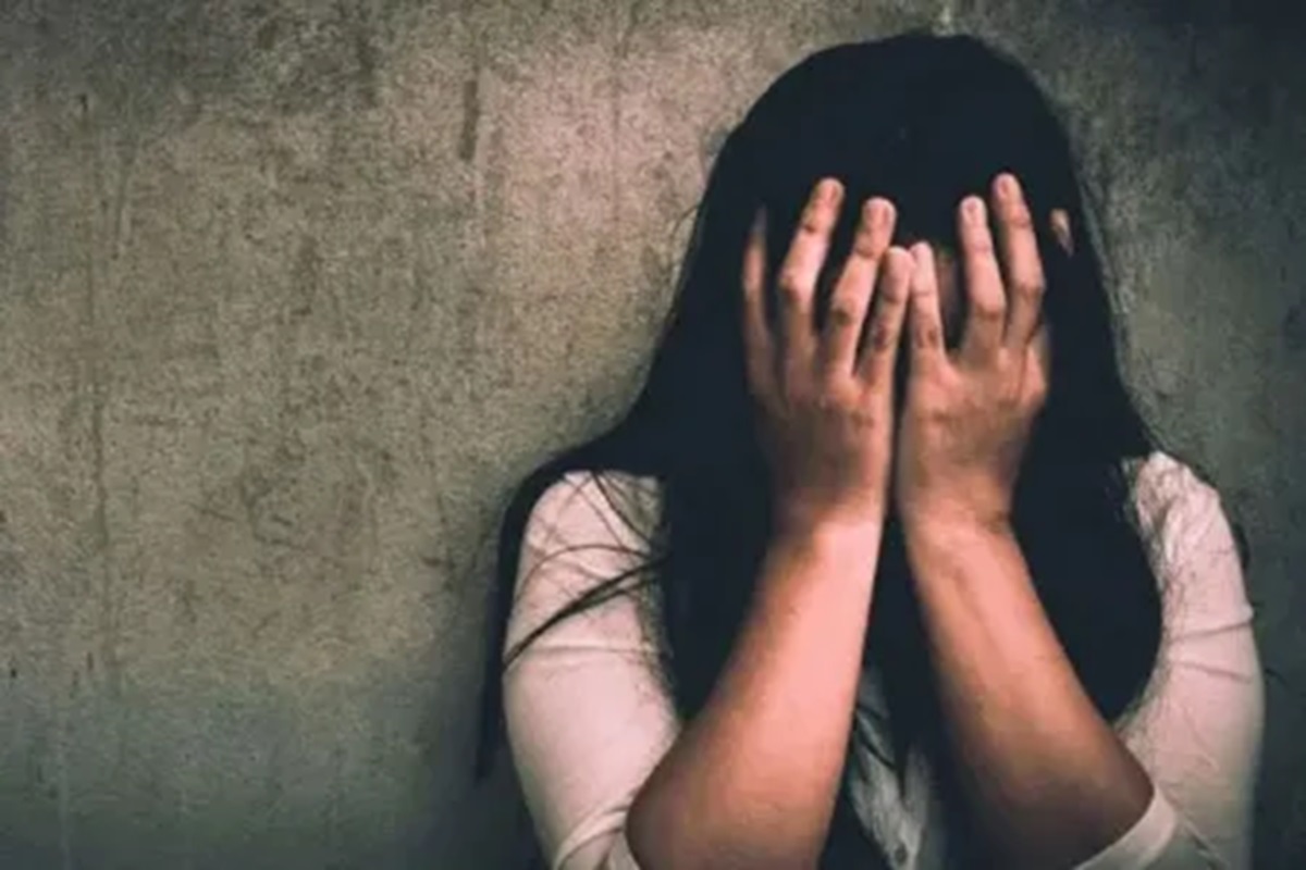 Sarguja Crime News: नेत्रहीन नाबालिग से मामा के लड़कों ने किया सामूहिक दुष्कर्म, पुलिस ने मामला दर्ज कर शुरू की जांच