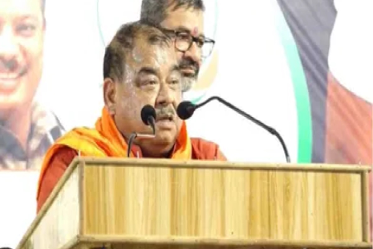 MLA Abhay Mishra News: ‘आधे महिला और आधे पुरुष हैं SP’.. IPS अफसर को लेकर यहां के कांग्रेस विधायक का विवादित बयान, मंच पर बैठकर ताली बजाते रहे PCC चीफ समेत कई नेता