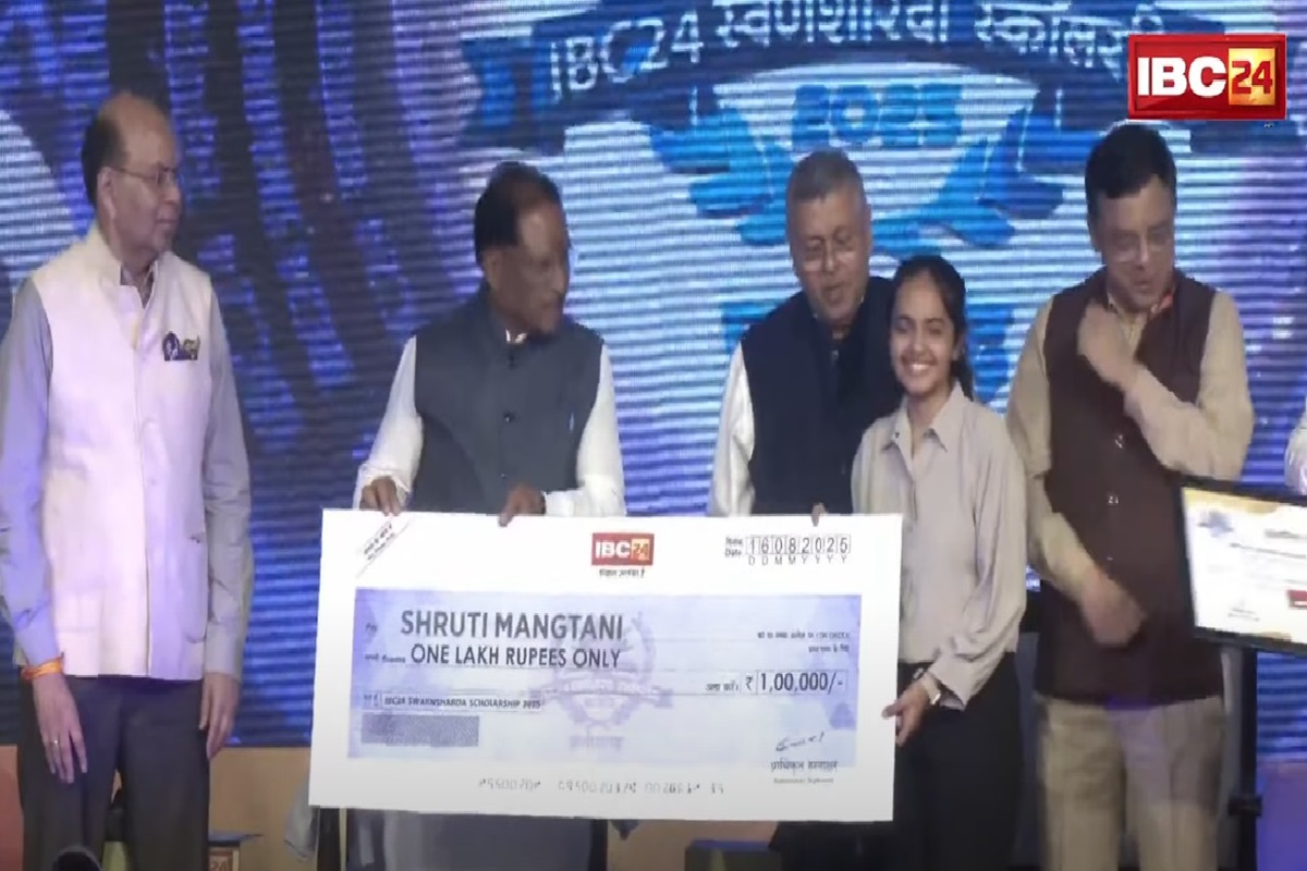 IBC24 Swarna Sharda Scholarship 2025: कड़ी मेहनत और आत्मिश्वास की मिसाल बनीं श्रुति मंगतानी, जिले में टॉप और प्रदेश में पाई दूसरी रैंक, IBC24 ने सपने साकार करने के लिए दी स्कॉलरशिप