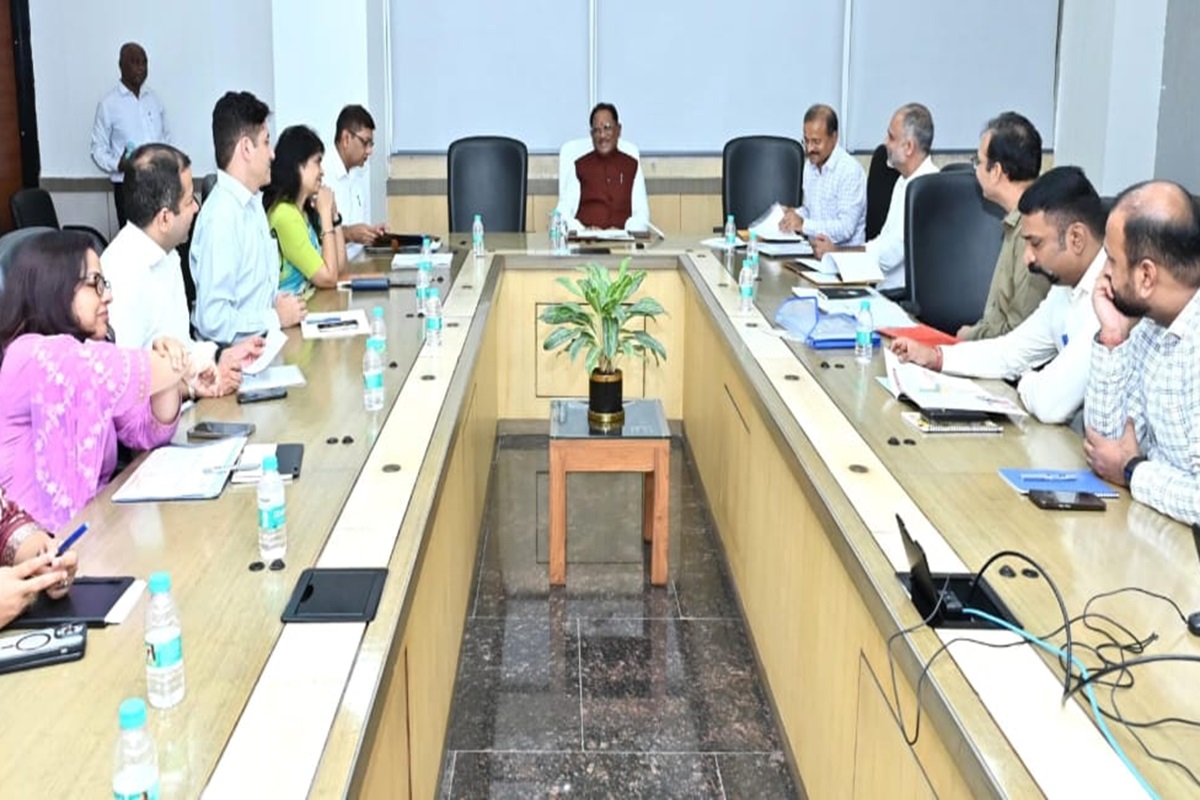 CG News: छत्तीसगढ़ में अब नहीं चलेगी ‘पेशी पर पेशी’, राजस्व विभाग में लापरवाही पर होगा तगड़ा एक्शन, सीएम साय ने कलेक्टरों और संभाग आयुक्तों को दिए ये अहम निर्देश