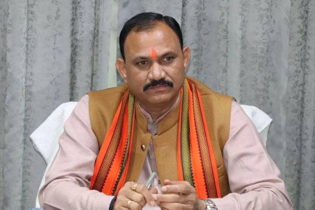 NHM Strike Chhattisgarh News Today: NHM कर्मचारियों को नौकरी से निकालने का आदेश जारी / Image Source: Social Media X