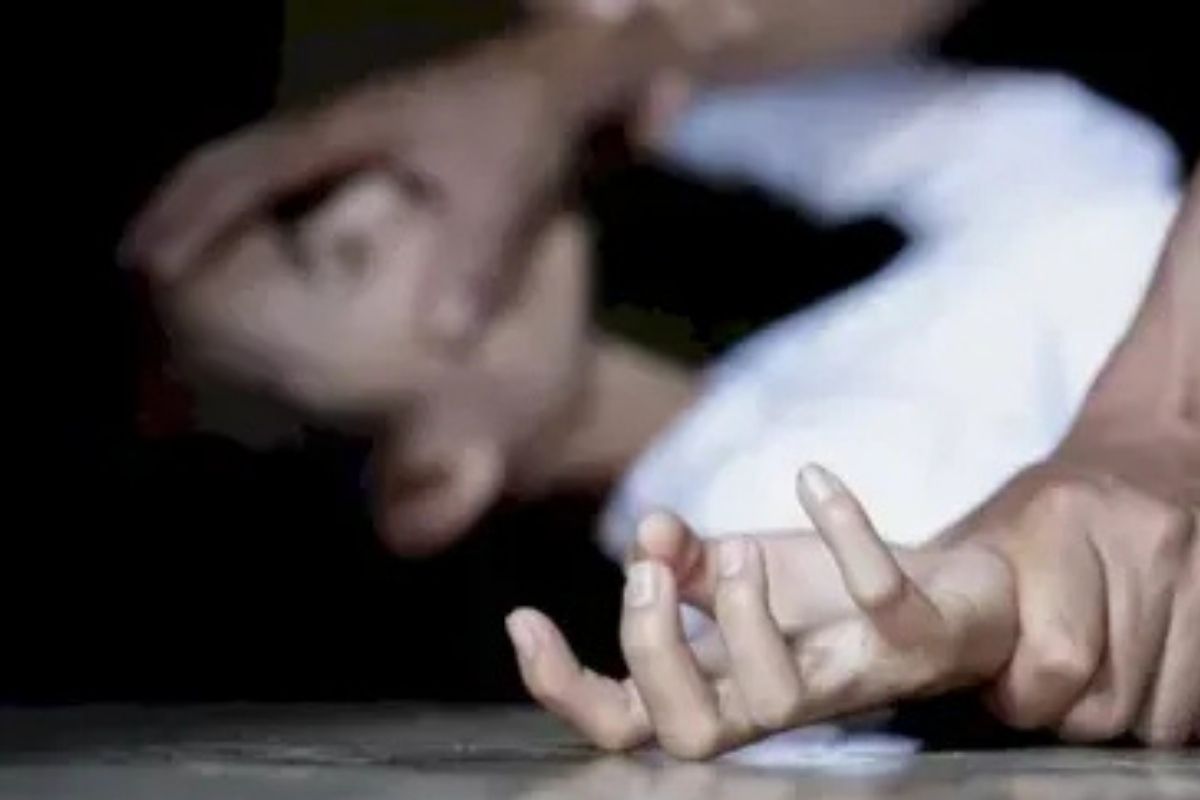 Surajpur News: नेत्रहीन मासूम से कई साल तक हैवानियत! सौतेले पिता और नाना ने बनाया हवस का शिकार, अब फास्ट ट्रैक कोर्ट का फैसला सुन कांप उठे दरिंदे