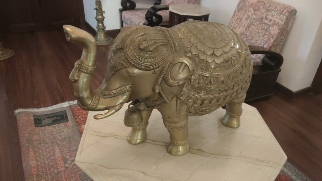 पूर्व डिप्टी सीएम टीएस सिंहदेव के घर बड़ी चोरी, हाथी की मूर्ति ले गए चोर – CCTV में पूरी वारदात 2 Uploads ABHISHEK SONI 0608 AMB THIEF NF4