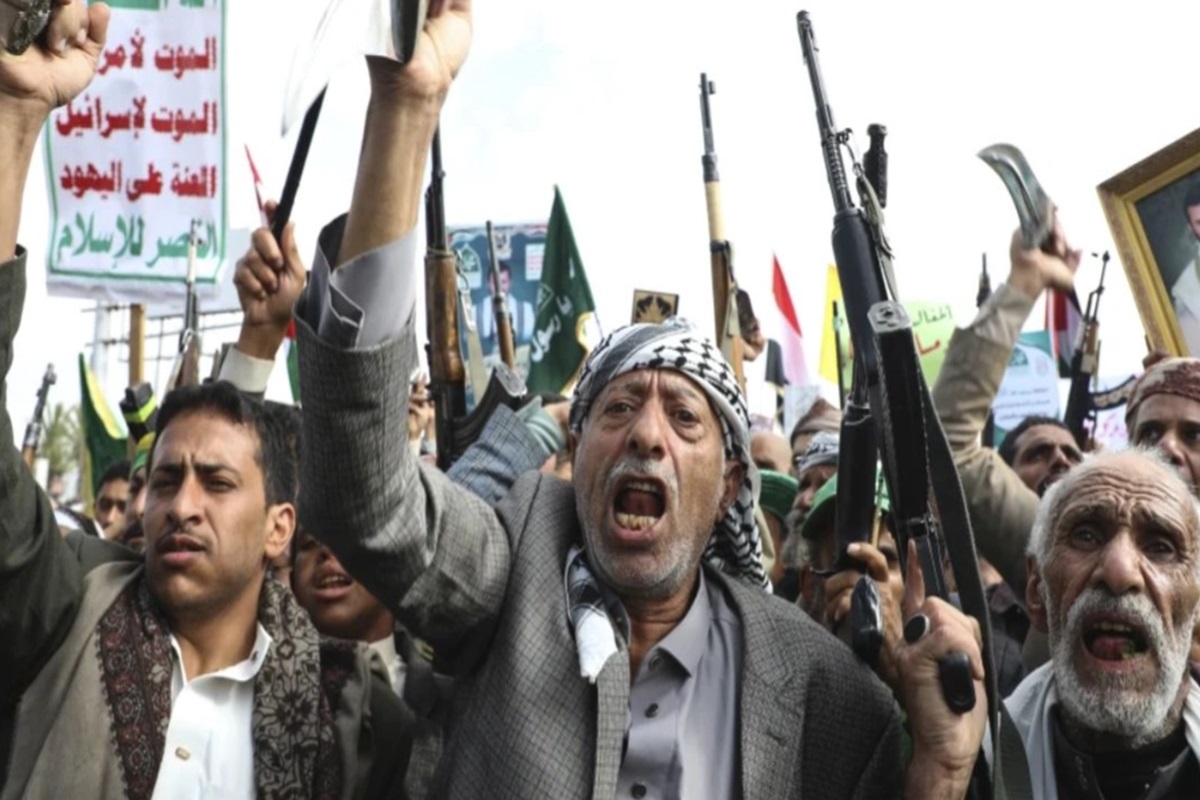 Israeli Airstrike: इजरायली हमले में हूती प्रधानमंत्री अहमद अल-रहावी की मौत, सना में कई जगहों पर की एयर स्ट्राइक, रक्षा मंत्री और सैन्य प्रमुख के भी मारे जाने की आशंका