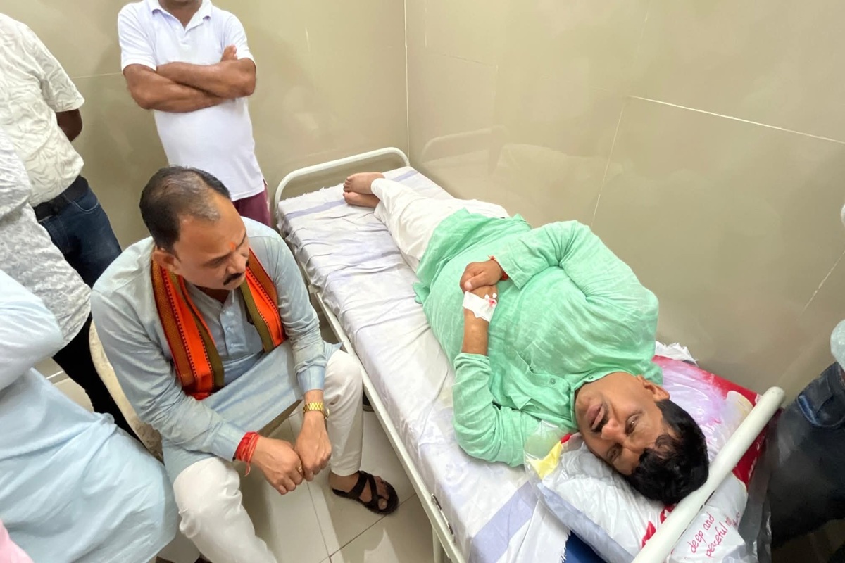 MCB News: इस नगर निगम के मेयर को आया अटैक, अस्पताल देखने पहुंचे स्वास्थ्य मंत्री श्याम बिहारी जायसवाल