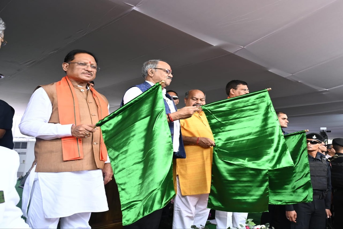 Raipur-Jabalpur Train: रायपुर-जबलपुर नई एक्सप्रेस ट्रेन सेवा का शुभारंभ, सीएम साय ने कहा प्रधानमंत्री की विशेष पहल से बस्तर समेत प्रदेश भर में रेल सेवाओं का बढ़ा दायरा