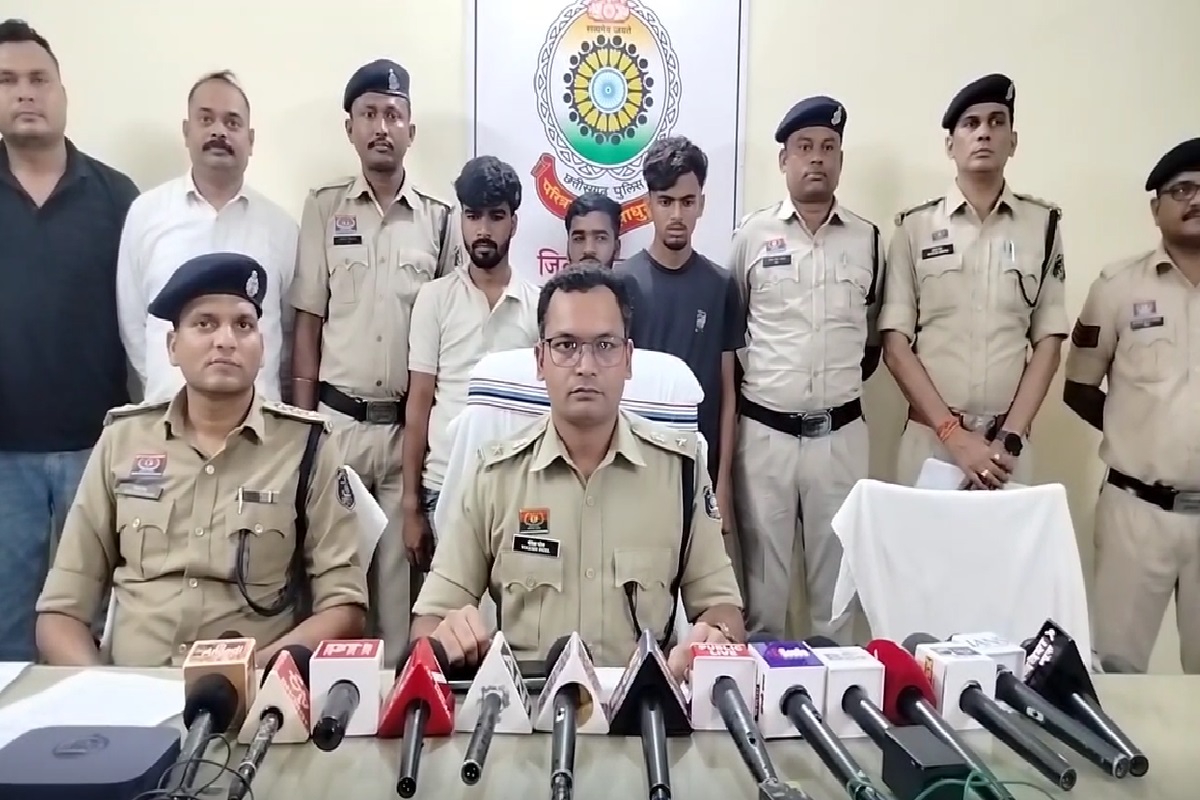 Balod Crime News: बीएसपी के रिटायर्ड कर्मचारी से ठगी करने वाले 3 आरोपी गिरफ्तार, डिजिटल बैंक खाते समेत कई अन्य समान जब्त