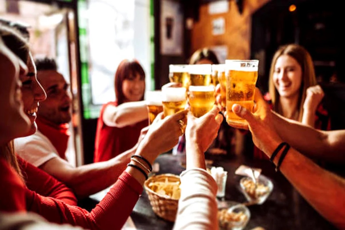 Gujrat News: 4 मर्दों के साथ होटल में ऐसा काम कर रही थी बहू, ससुर ने पुलिस को कर दी खबर, फिर..