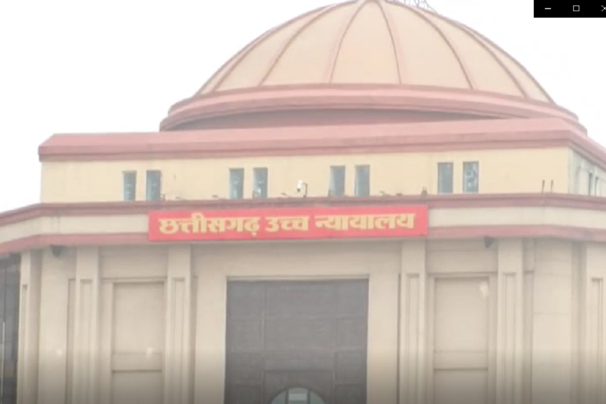 Bilaspur High Court News: ‘ये क्या मजाक है?’ बिना मान्यता 12 साल तक चल रहे स्कूलें, भड़के हाईकोर्ट ने कहा- यह बच्चों के भविष्य से खिलवाड़ है