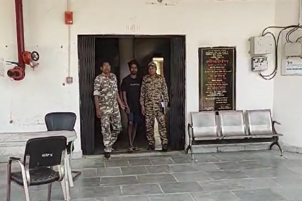 Balrampur Rape News: शादीशुदा महिला के साथ युवक ने किया दुष्कर्म, डरा-धमका कर देता था वारदात को अंजाम, पीड़िता ने उठाया बड़ा कदम