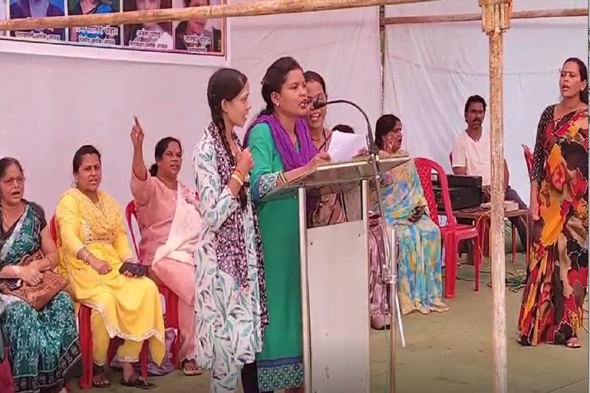 CG Anganwadi Workers Protest: सड़क पर उतरी सैकड़ों आंगनबाड़ी कार्यकर्ता और सहायिका, सरकार के खिलाफ खोला मोर्चा, मांग पूरी नहीं होने पर दी ये चेतावनी