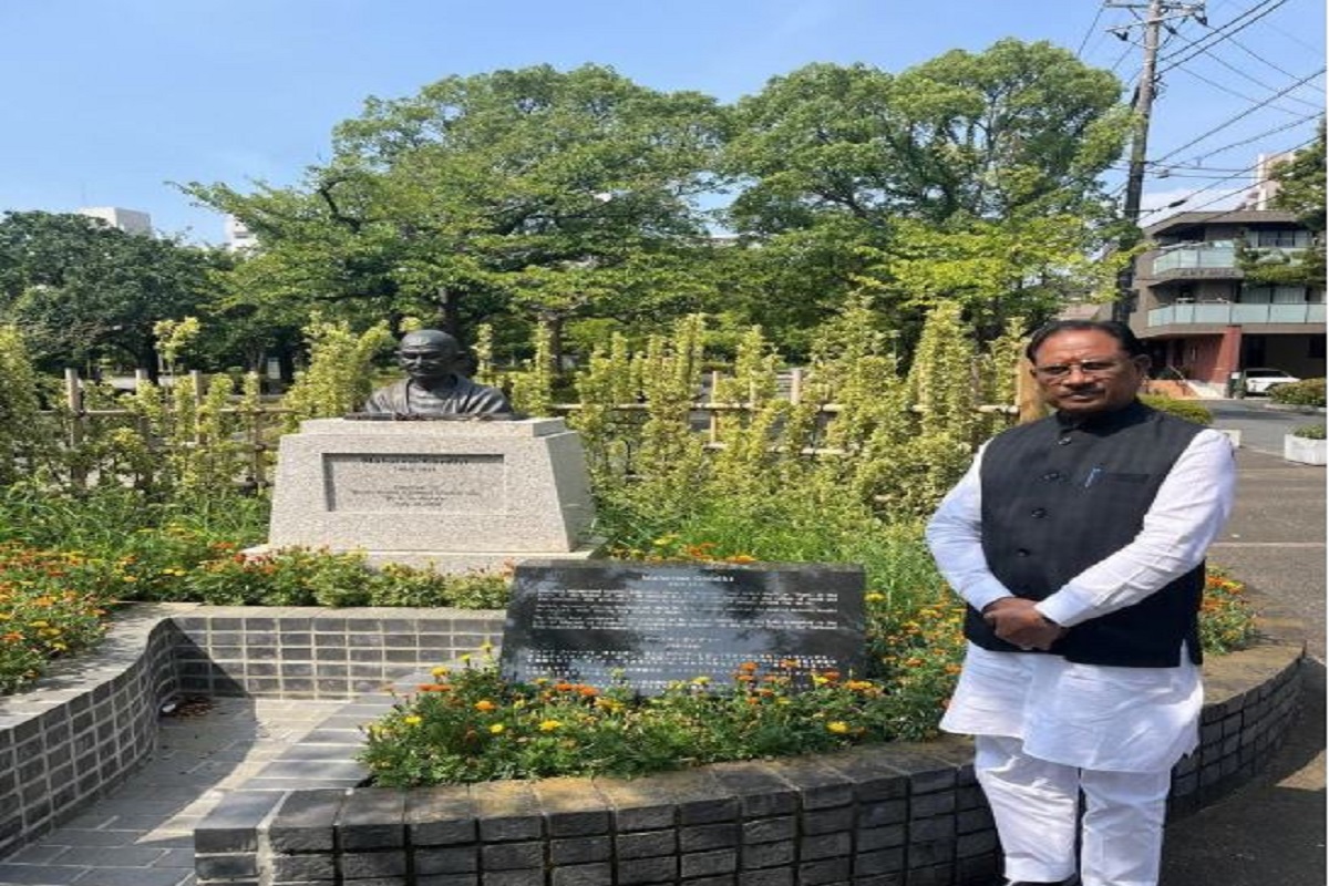 CM Vishnu Deo Sai Japan visit: टोक्यो के ‘लिटिल इंडिया’ में गूंजा बापू का संदेश, सीएम विष्णुदेव साय ने किया महात्मा गांधी को नमन