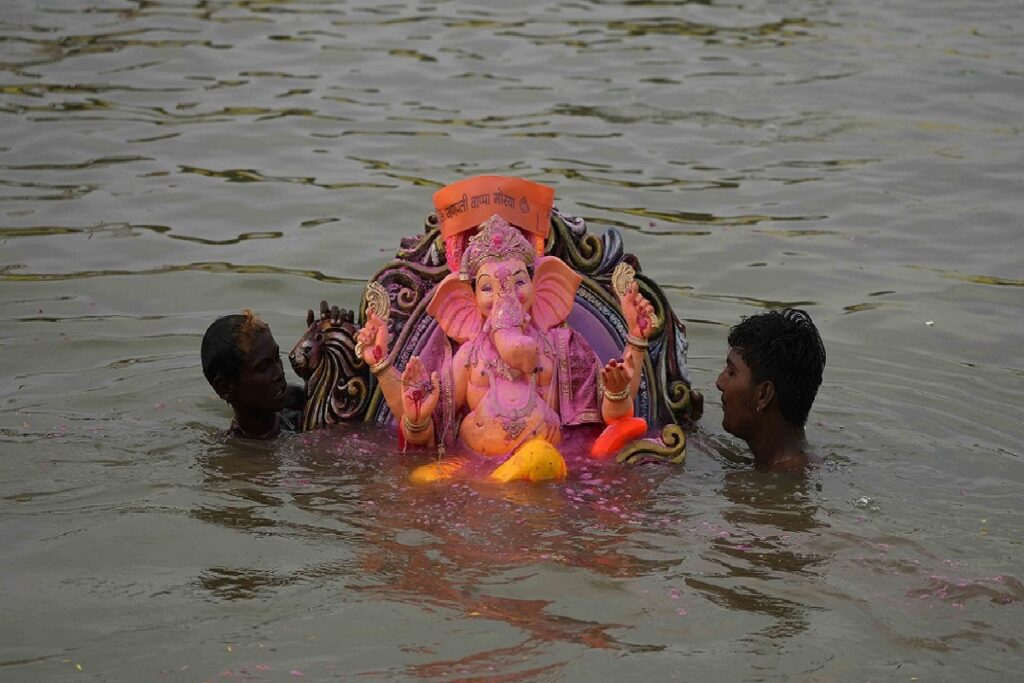 Murti Visarjan Ban in Yamuna/Image Credit: IBC24