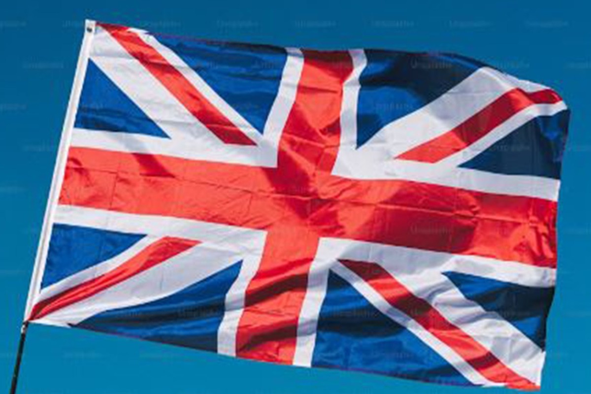 Keshkal News: स्वतंत्रता दिवस के दिन इंग्लैंड का झंडा लगाकर घूम रहे थे पर्यटक, देखकर भड़के SDOP, ड्राइवर को लगाई फटकार