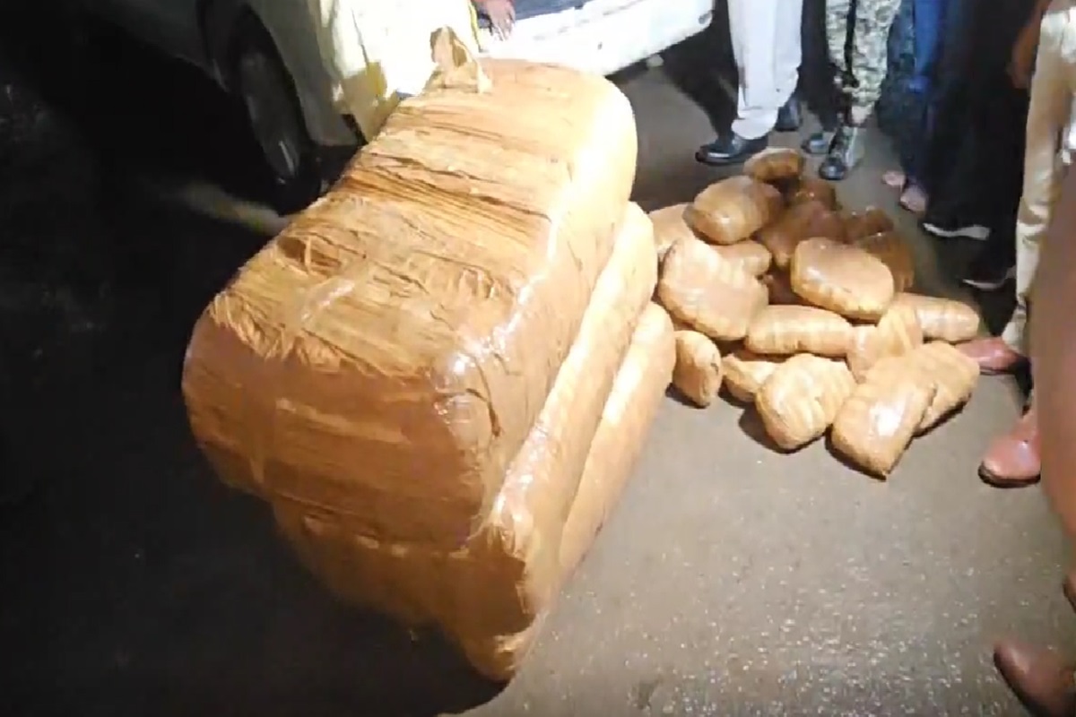 Gariaband Crime News: पुलिस ने जप्त किया 01 क्विंटल 90 किलो गांजा, युवती समेत तीन तस्करों को किया गिरफ्तार