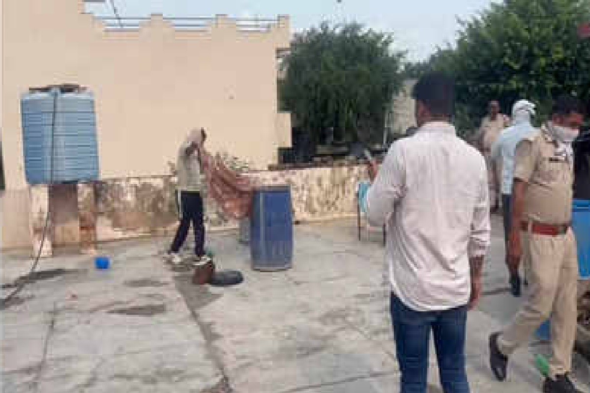 Jaipur Crime News: घर की छत पर नीले ड्रम में मिला युवक का शव, पत्नी-बच्चे और मकान मालिक का बेटा है लापता