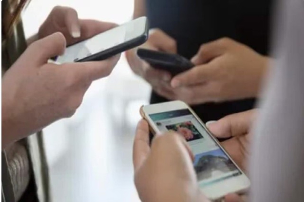 Etah News: ऑनलाइन मीटिंग में शिक्षक ने शेयर किया अश्लील वीडियो! शिक्षिकाएं भी थीं ग्रुप में; मचा हड़कंप