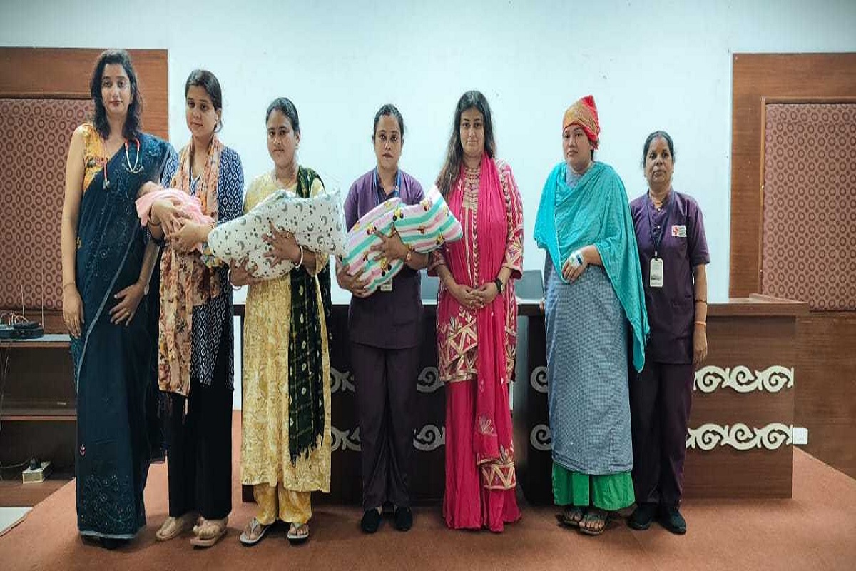 Raipur News: वर्ल्ड ब्रेस्टफीडिंग वीक पर श्री नारायणा हॉस्पिटल में जनजागरूकता कार्यक्रम, नवप्रसूताओं को दी गई स्तनपान के सही तरीकों की जानकारी