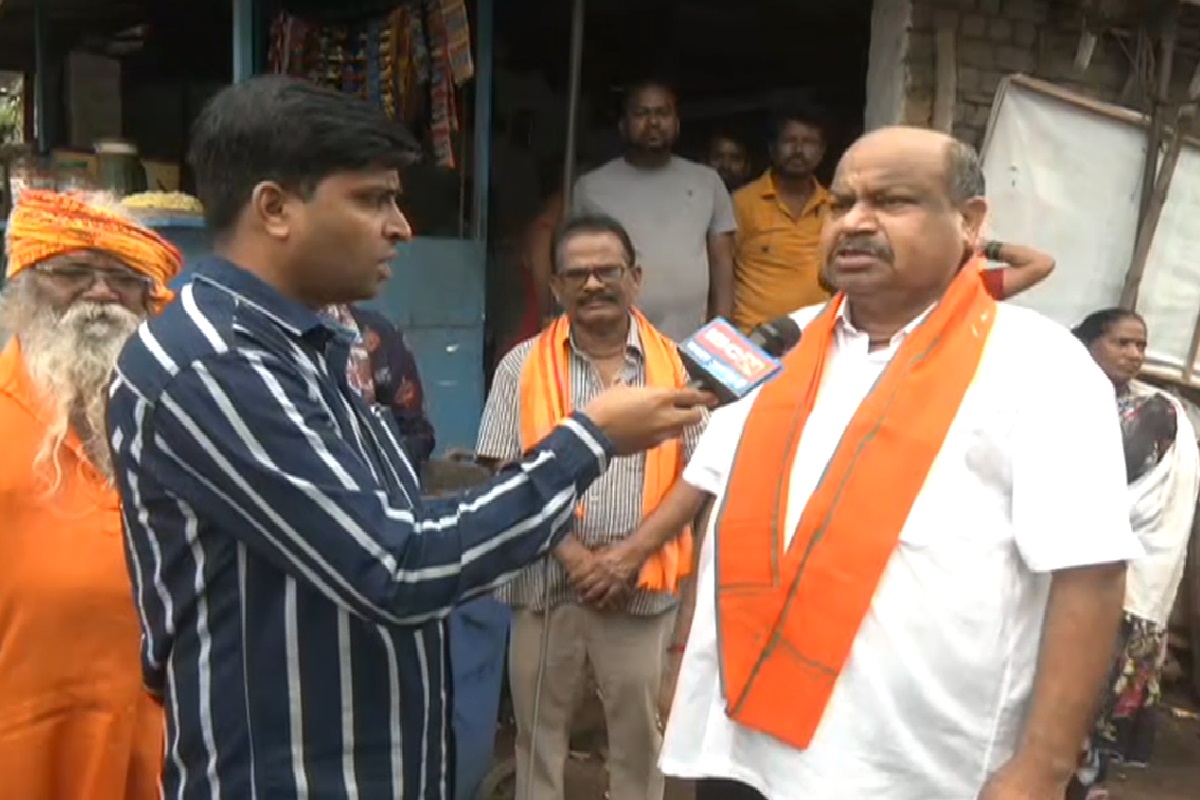 MLA Purandar Mishra on Conversion: भाजपा विधायक पुरंदर मिश्रा की जगन्नाथ सेना रोकेगी धर्मांतरण, लोगों को समझाइश देने खुद उतरे सड़क पर, आप भी देखें वीडियो