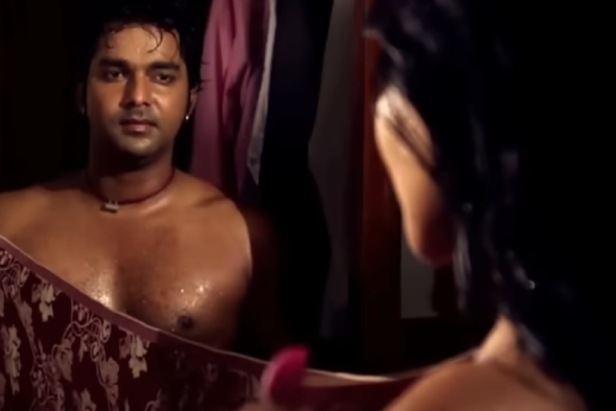 Bhojpuri Video: आधी रात पवन सिंह के साथ एक ही चादर में नजर आईं ये एक्ट्रेस, वीडियो देखकर आप भी नहीं कर पाएंगे यकीन